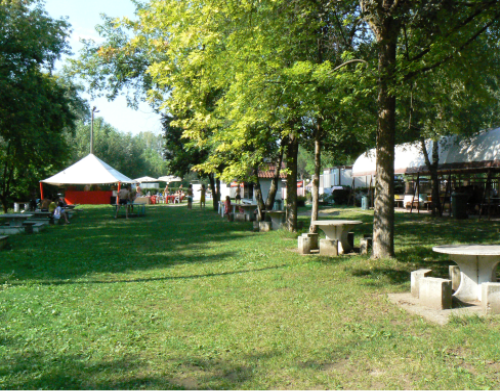 Area picnic ombreggiata